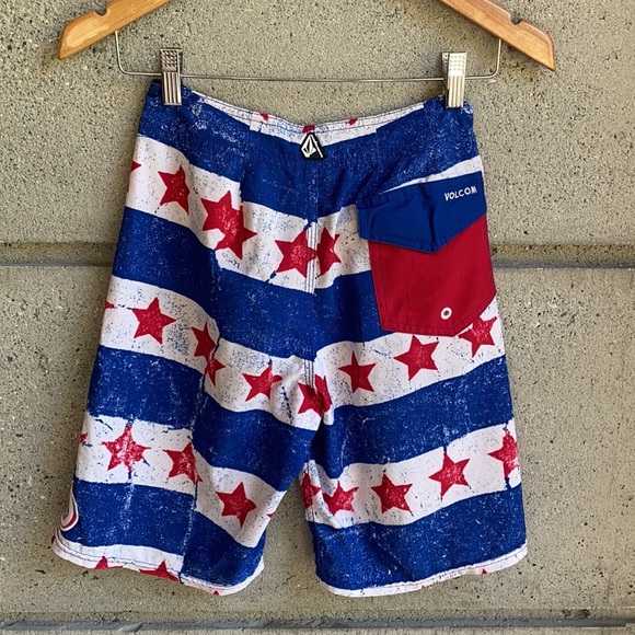 Sz 10 Kids Volcom “Pure Function” Boardies - Picture 8 of 11